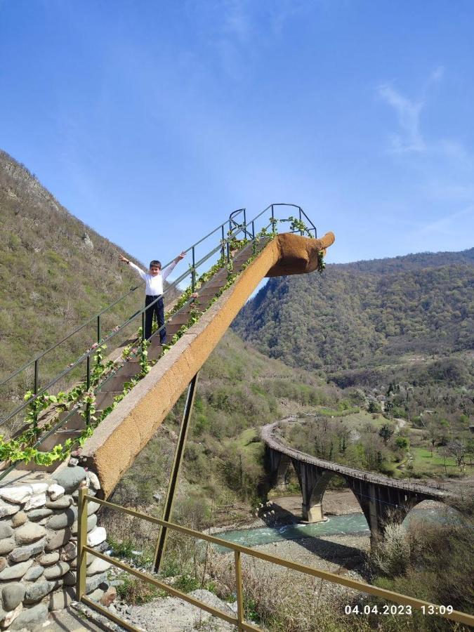 Гостевой Дом "Амза" Bed & Breakfast Tqvarcheli ภายนอก รูปภาพ